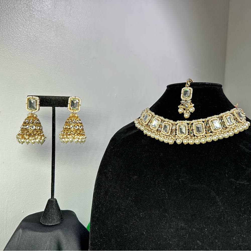Traditional jewelry set